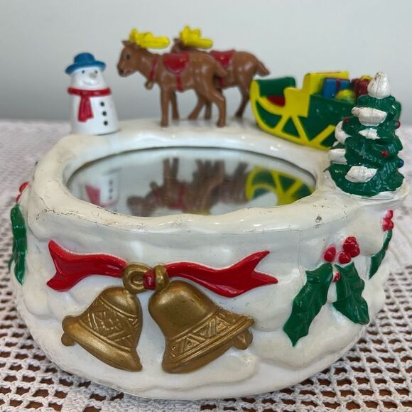 Vintage winter scene Christmas decor || Skating ring Christmas decoration - Picture 1 of 10